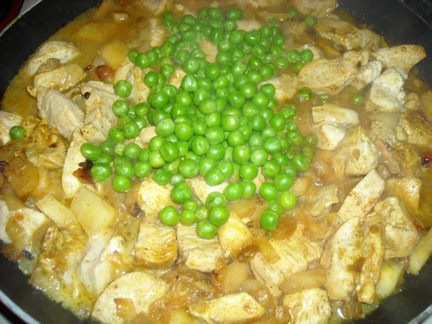Curried Chicken with Apples and Raisins